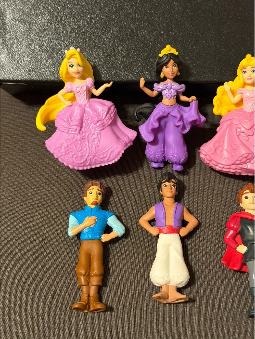 Disney Princesses and Princes Blind Box mini figures. Complete Set of 12.